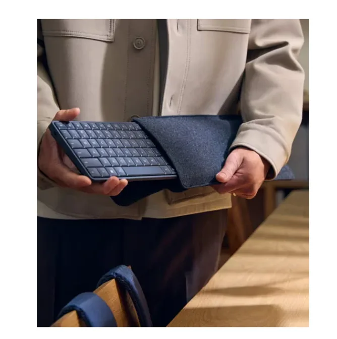 HP ELITEBOARD G1A NEXT GEN AI PC (SI)